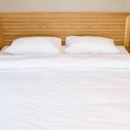 Hotel Eden Рымнику-Сэрат Экстерьер фото