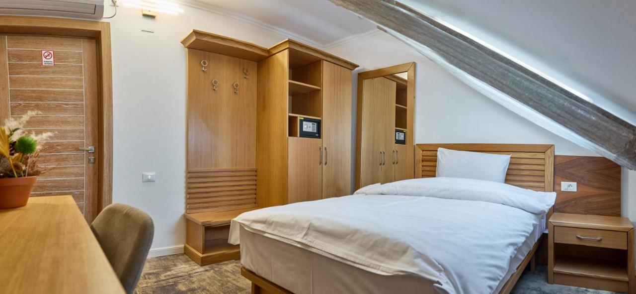 Hotel Eden Рымнику-Сэрат Экстерьер фото