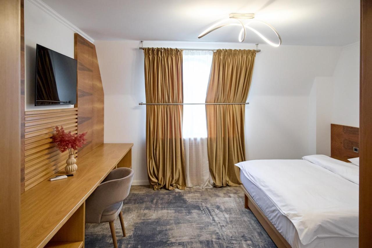 Hotel Eden Рымнику-Сэрат Экстерьер фото