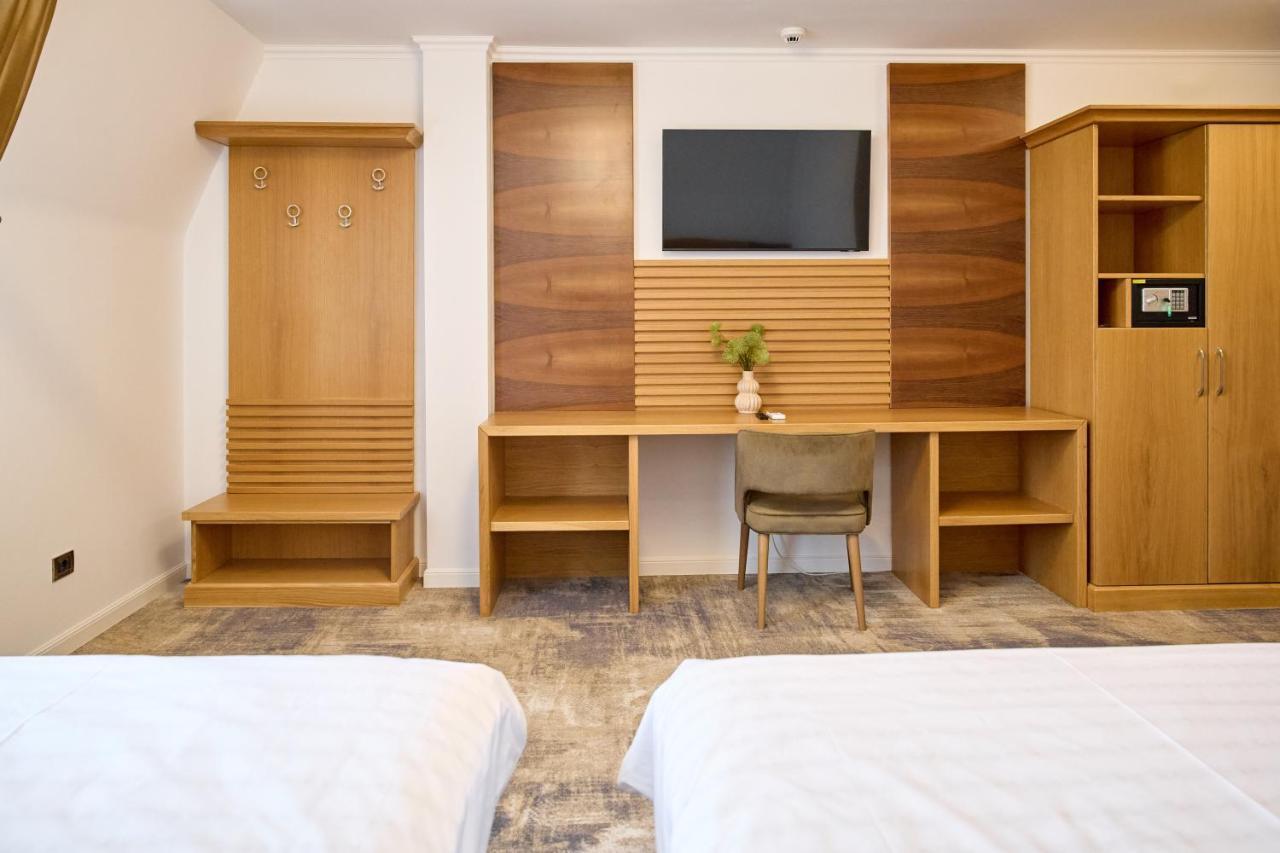 Hotel Eden Рымнику-Сэрат Экстерьер фото