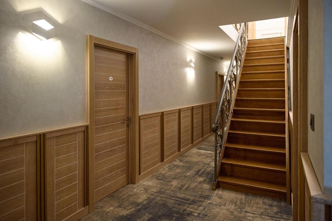 Hotel Eden Рымнику-Сэрат Экстерьер фото