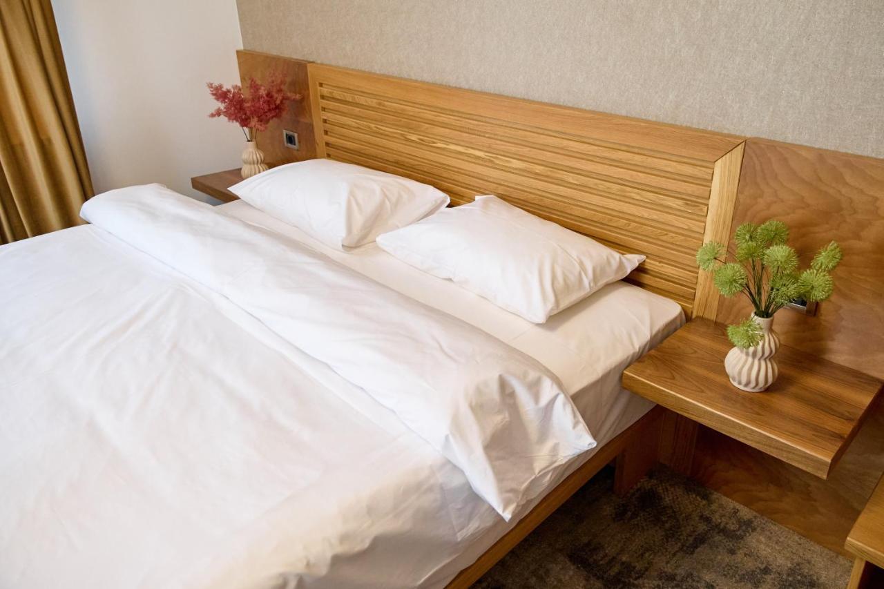 Hotel Eden Рымнику-Сэрат Экстерьер фото